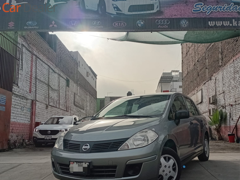 NISSAN TIIDA