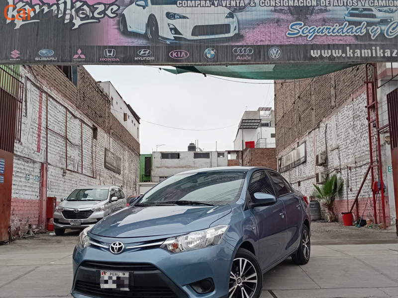 **TOYOTA YARIS**